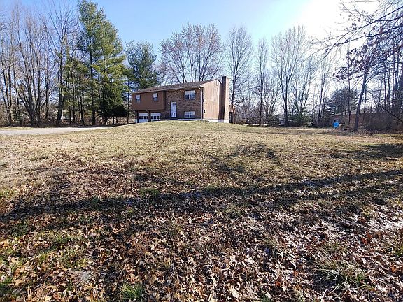 2nd image of 1423 Woodville Pike