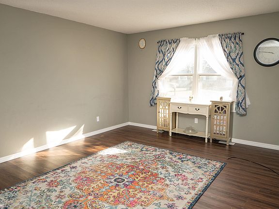 4th image of 8 Crestview Dr