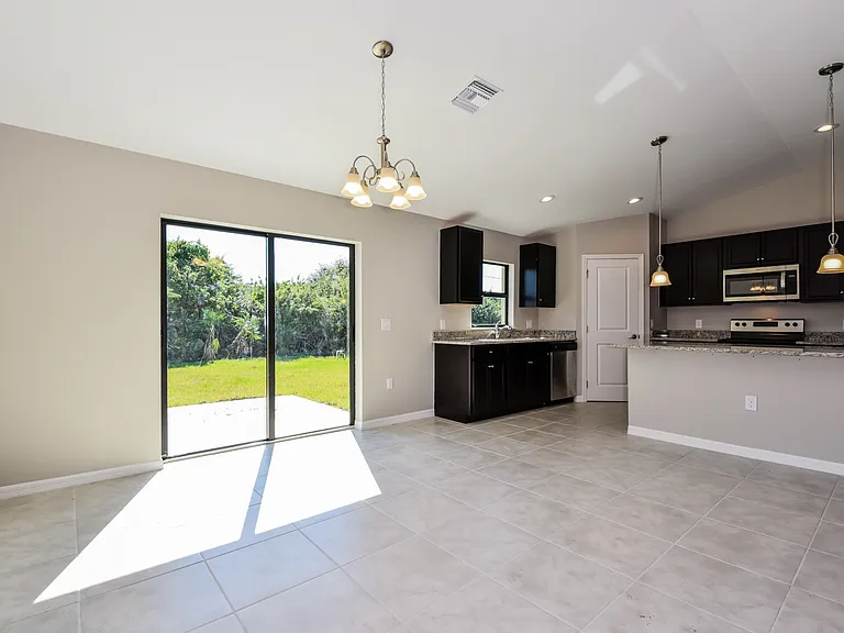 347 Pinehurst Ave — Photo 4