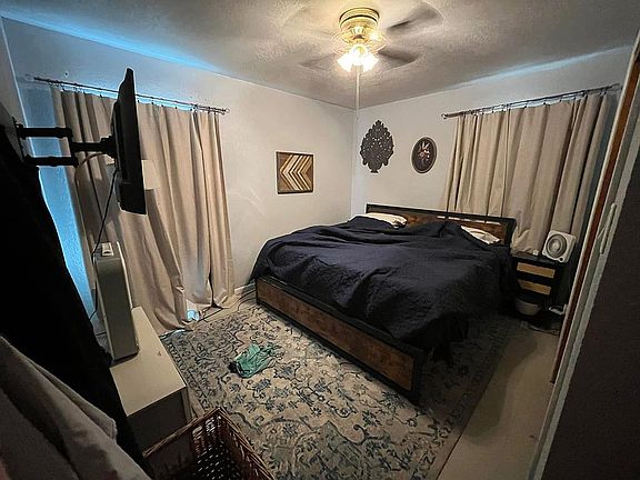 5th image of 2233 Poplar St