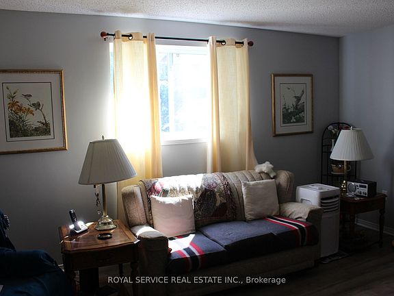 2nd image of 209 Sutherland Cres #102