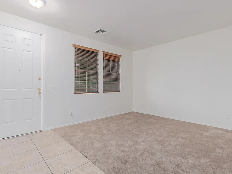 3209 W Saint Catherine Ave — Photo 6