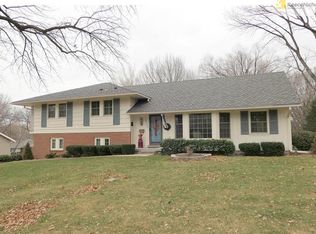 9717 Wenonga Rd, Leawood, KS 66206