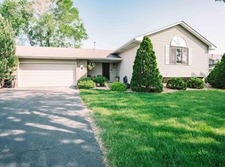 1444 Primrose Ln, Shakopee, MN 55379