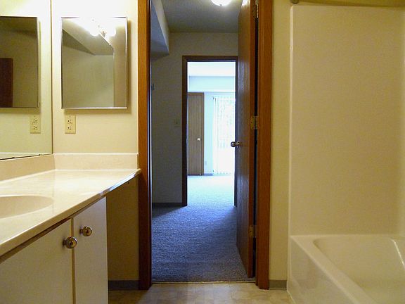 5th image of 1150 Town Centre Dr APT 05