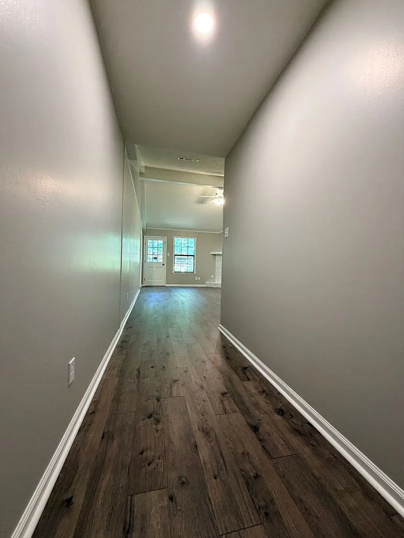 Building Photo - 306 Lynnewood Dr