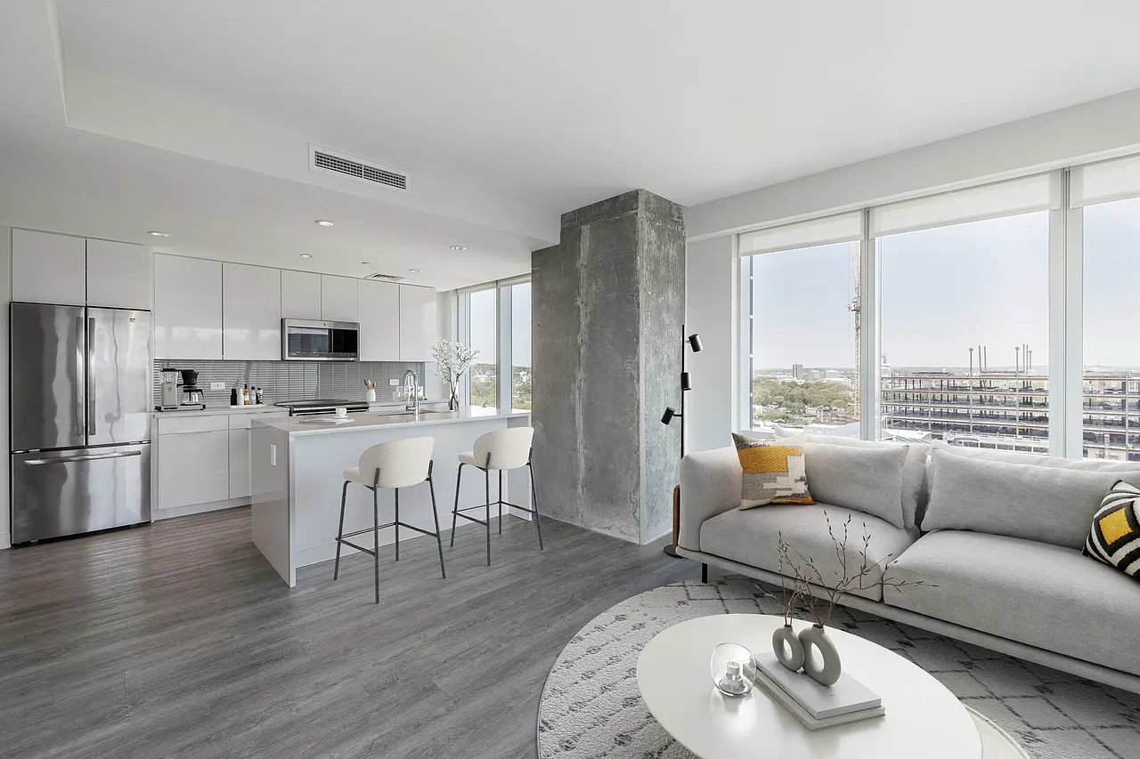 Pierce Boston — Photo 3