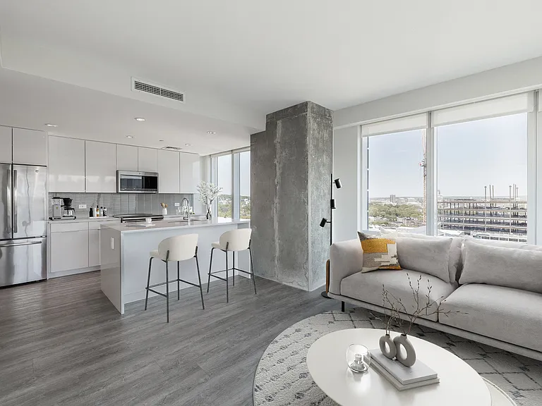Pierce Boston — Photo 3