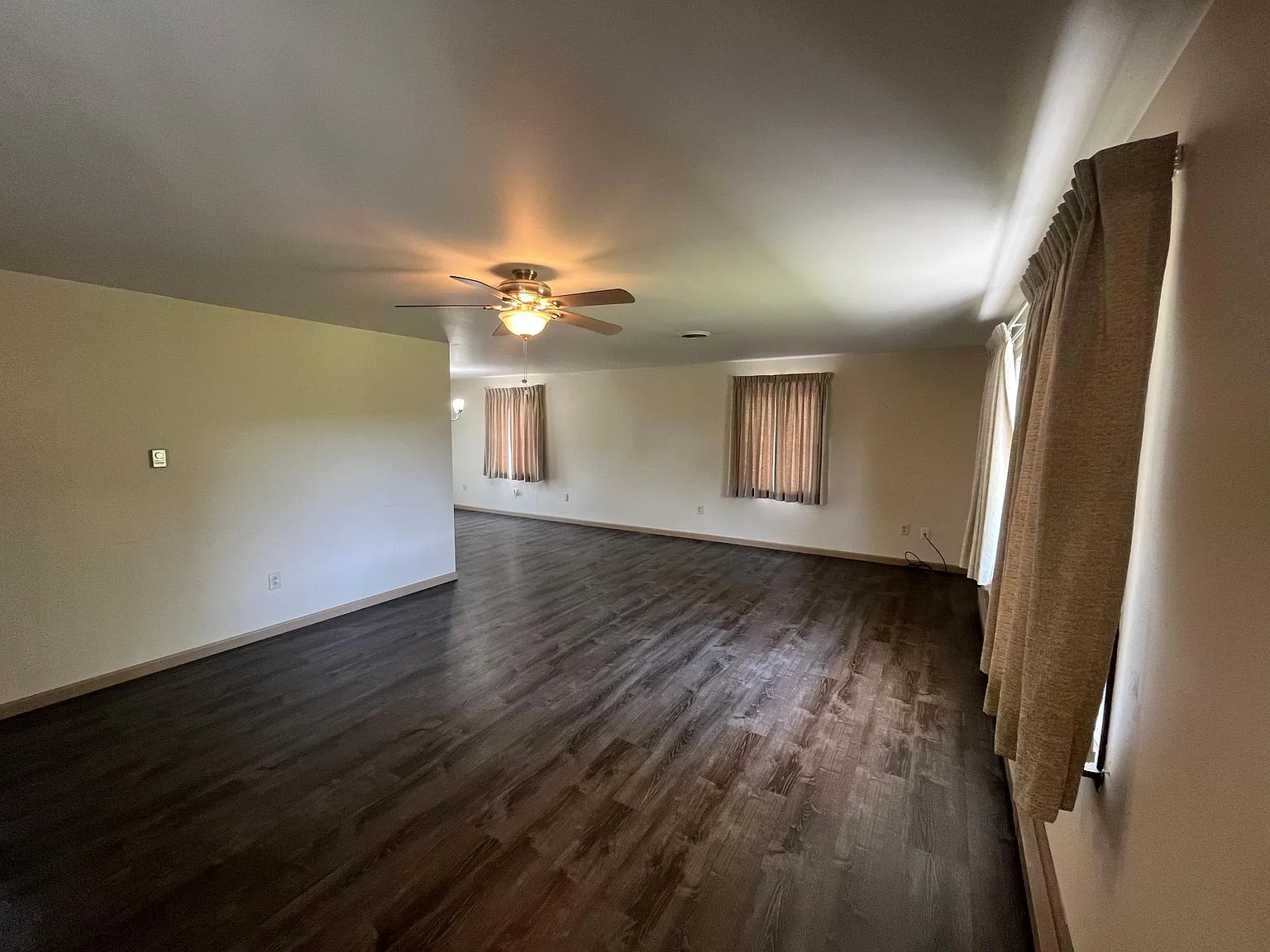 4 bed, 2635 sqft, $2,300 — Photo 4