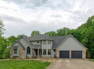 907 Westview Dr, Central City, KY 42330