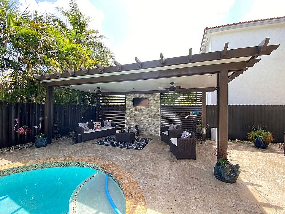 Aluminum Pergola with TV