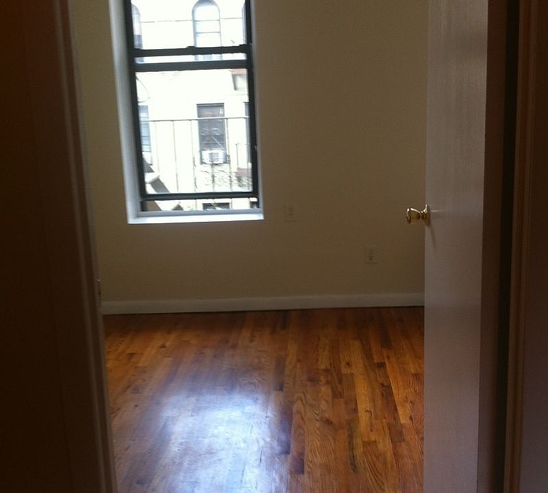 2nd image of 230 E 50th St APT 6A