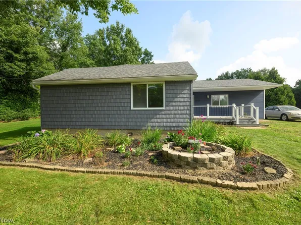 1743 Raber Rd, Uniontown, OH 44685