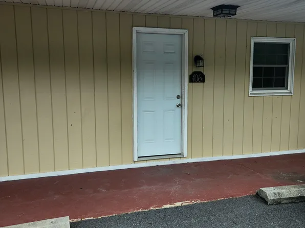 9349 Valley Rd, Berkeley Springs, WV