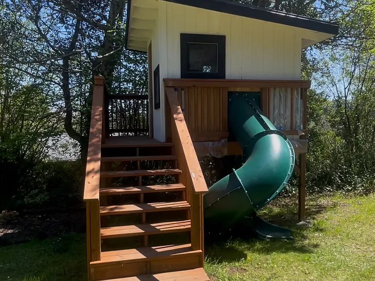 1398 Oregon Ave — Photo 16