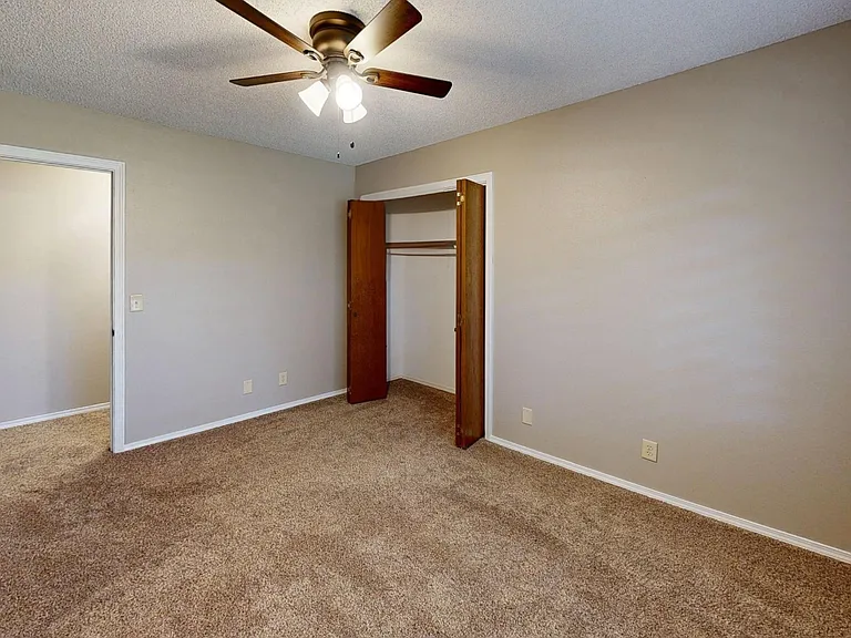 1275 N Gregg Ave — Photo 38