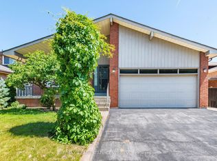 202 Whitchurch Mews, Mississauga, ON L5A 4B3