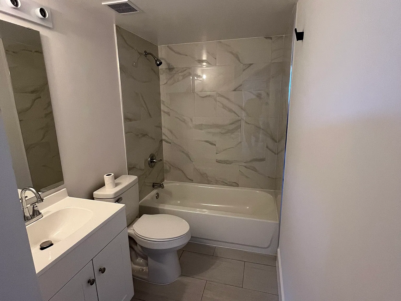 2 bed, 1049 sqft, $2,250 — Photo 3