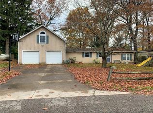 12219 Grandview Dr, Burton, OH 44021