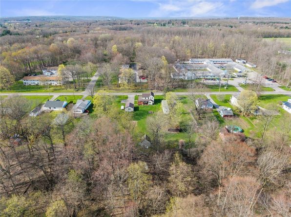 101 Fredonia Hempfield Ter, Greenville, PA 16125