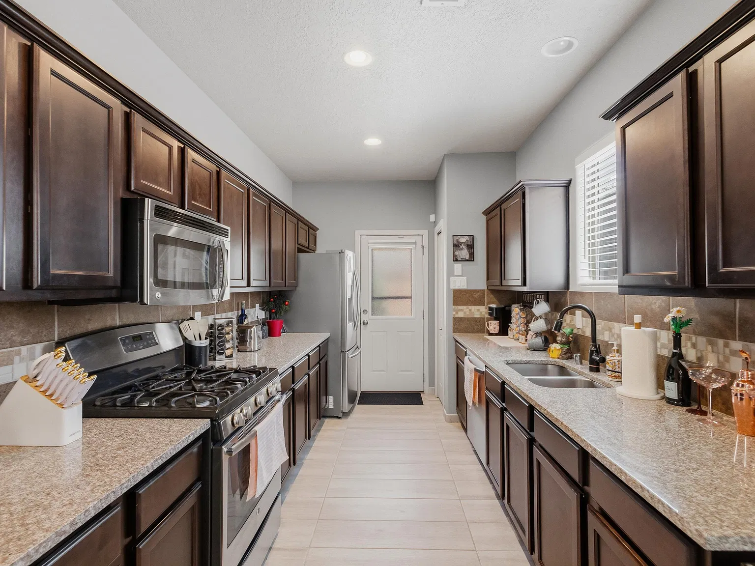 3 bed, 2.0 bath, 1312 sqft, $2,800 — Photo 2