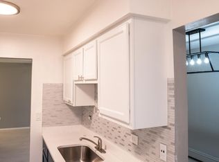 1160 Surrey Dr APT C, Glen Ellyn, IL 60137