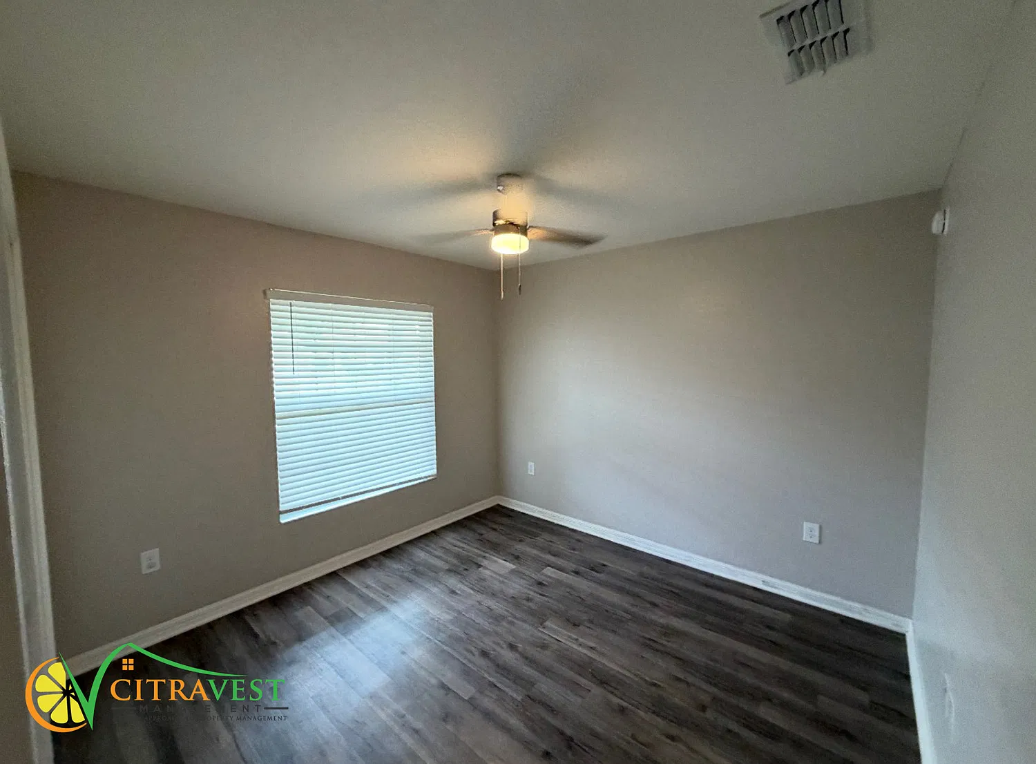 4 Bedroom / 2 Bath Available in Eagle Lake! — Photo 3