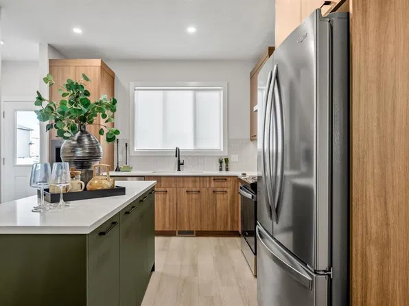 21522 NW Sheriff King St SW, Calgary, AB T2X 0T9