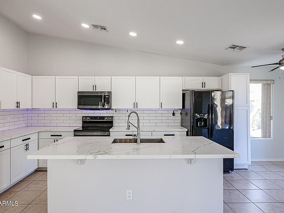 2nd image of 10522 W WILSHIRE Drive
