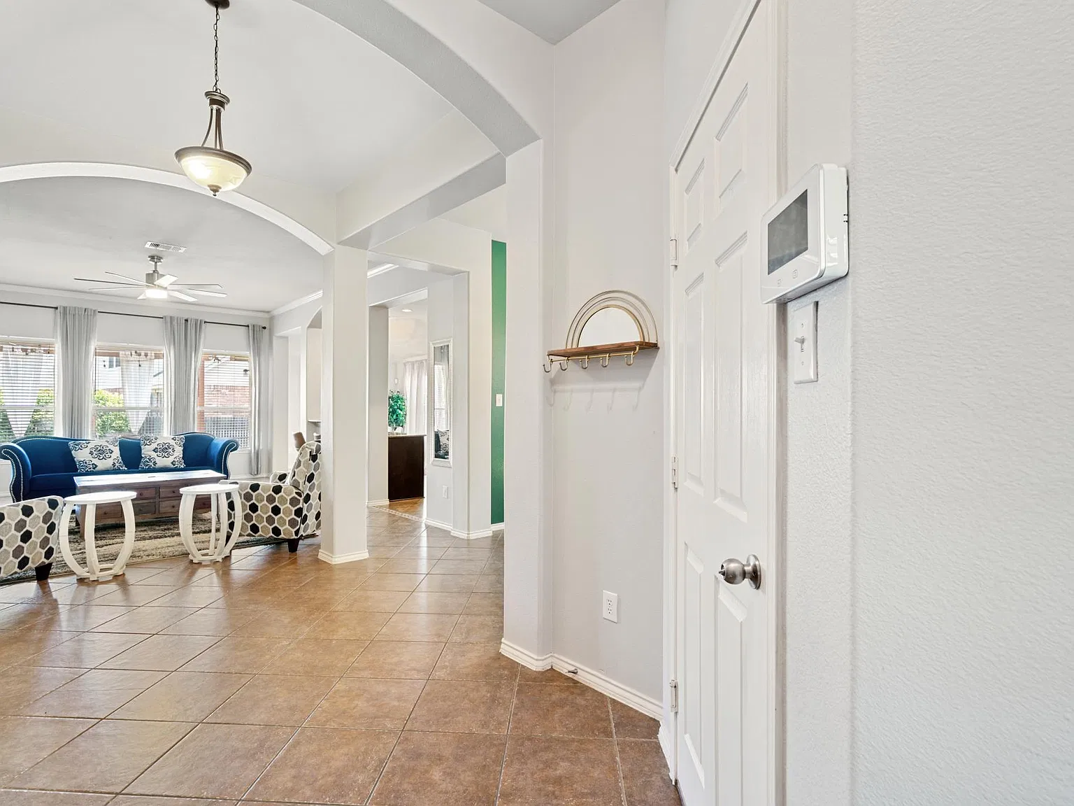 3 bed, 1817 sqft, $2,300 — Photo 3