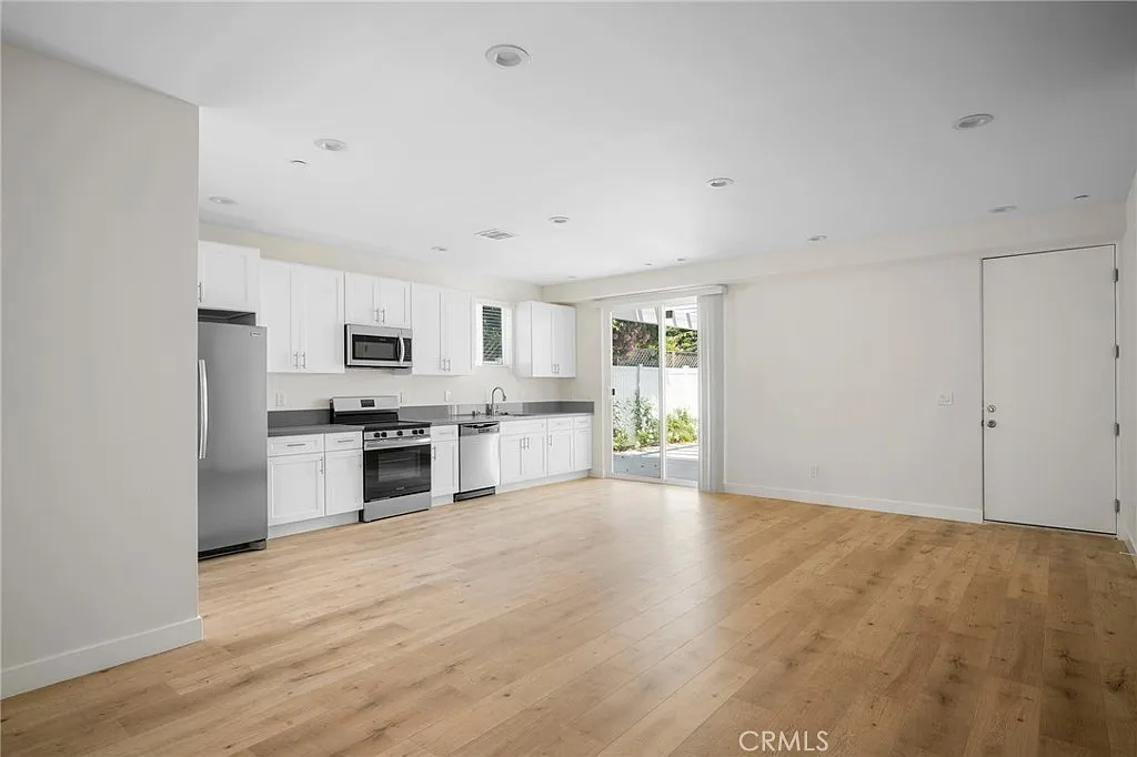 3 bed, 3.5 bath, 1485 sqft, $4,500 — Photo 4