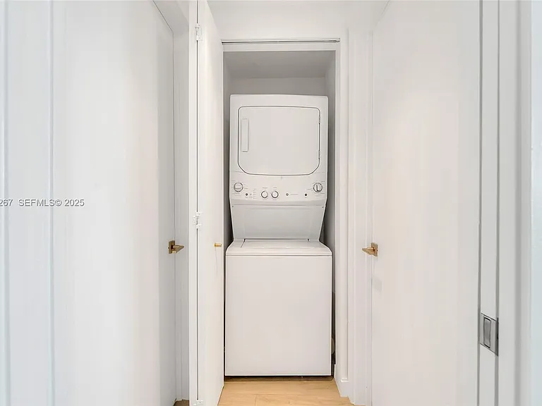 45 SW 9th St #1304 — Photo 6