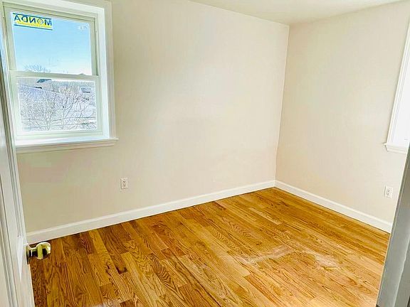 3rd image of 6549 170th St Floor 2