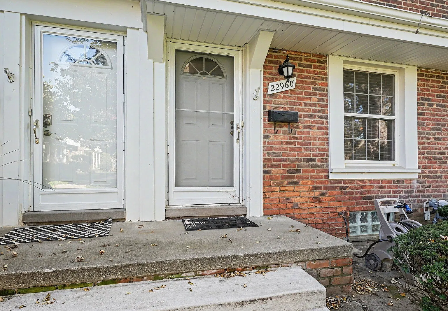 2 bed, 1.0 bath, 896 sqft, $1,500 — Photo 2