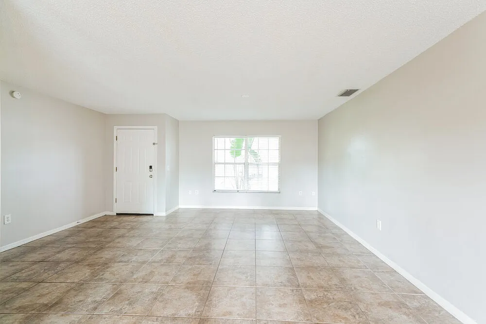 3 bed, 2.0 bath, 1214 sqft, $1,840 — Photo 4