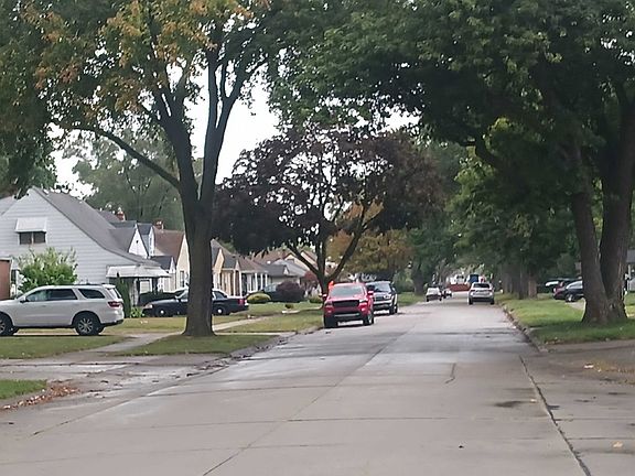 4th image of 25901 Hanover St