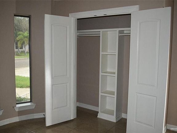 4th image of 2302 Hannah Dr
