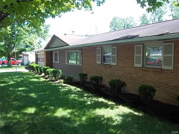 4th image of 29 Lindell Dr