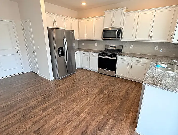 768 Fountain Park Blvd — Photo 3