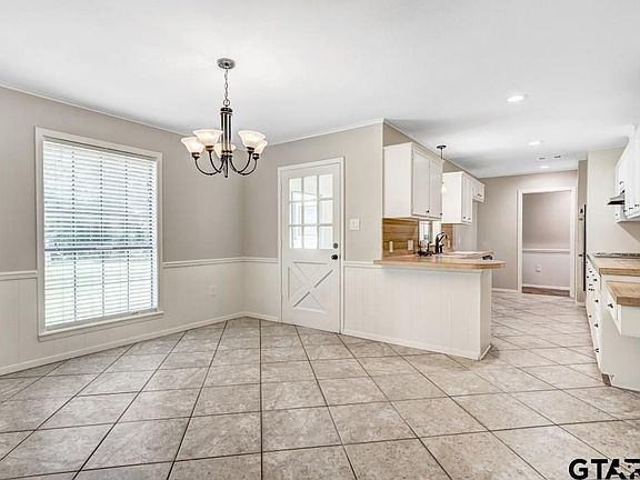 4th image of 11511 Spruce Hill Dr