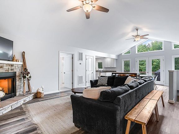 4th image of 218 Wilson Way