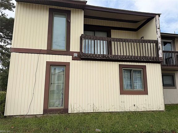 2nd image of 985 Birch Rd