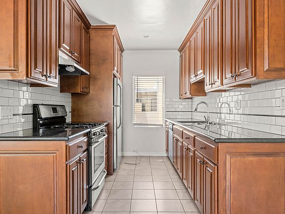 2nd image of 607 N Flores St Unit 4