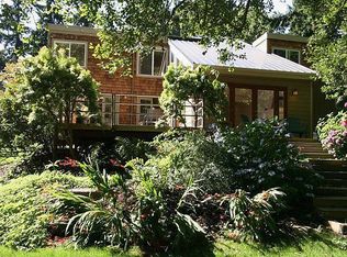 9981 NE Beach Crest Dr, Bainbridge Island, WA 98110