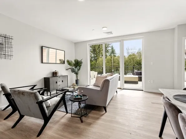 68 Los Angeles St #106, Newton, MA 02458
