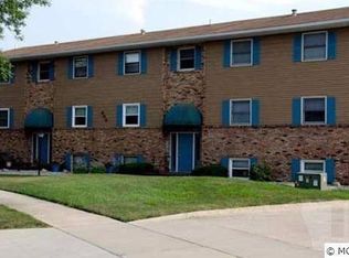 660 Briarstone Dr APT 6, Mason City, IA 50401