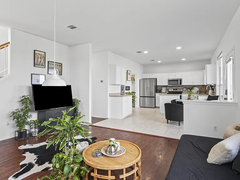 13524 Lyndon B Johnson St — Photo 6