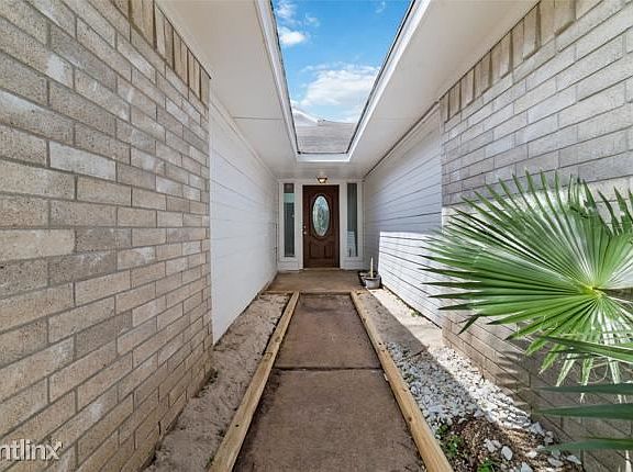 3rd image of 16022R Sierra Vista Dr