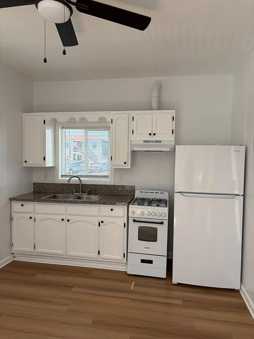 842 Alamitos Avenue — Photo 1