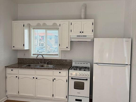 3rd image of 842 Alamitos Ave APT 8